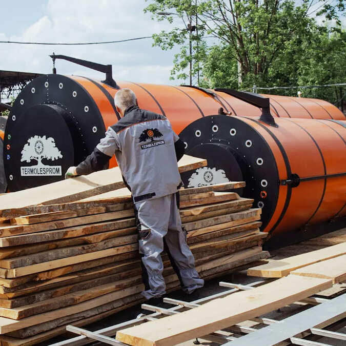 Equipment for thermal processing of wood